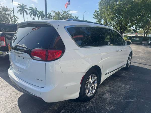 2018 Chrysler Pacifica  Limited Minivan 4D Minivan - $9,690 (McMahon Motors Broward)63479339758339123