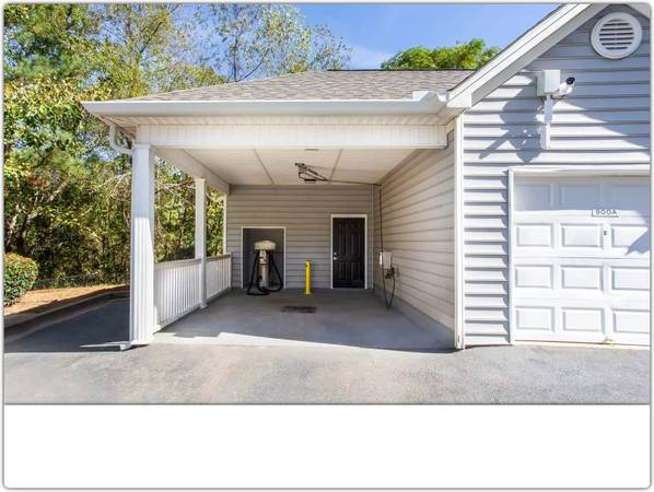 $1,196 / 1br - 902ft2 - 902 Sq Ft 1 Bed / 1 Bath! Our gorgeous views won't disappoint! (Covington)63964127632130122