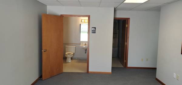 $2,650 / 3400ft2 - Industrial / Flex Commercial Space for Lease (Monroe)63667659014017124