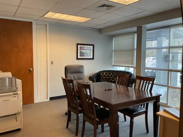 $150 / 600ft2 - Cubículos de oficina en alquiler (Greenville SC)63783765436035121