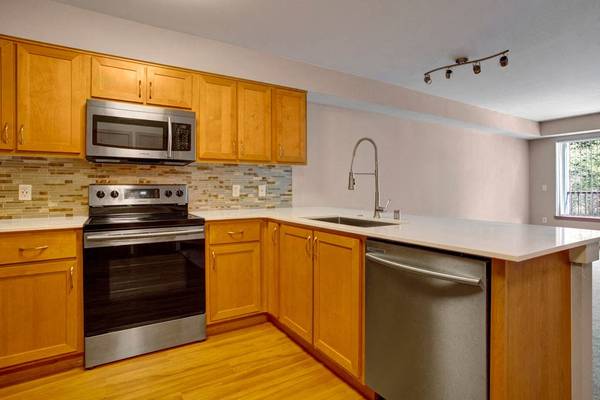 $1,750 / 1br - 656ft2 - Great 1 bed, 1 bath and your own private washer/dryer! Visit today! (Shoreline - Shoreline Park and Ride)63811610872451123