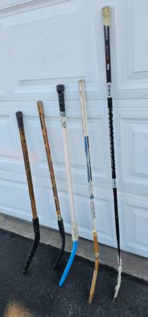 Bundle of 5 Hockey Sticks KIDS wooden Outdoor Rink 1