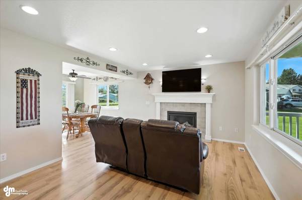 $515,000 / 4br - 2511ft2 - BREATHTAKING MOUNTAIN VIEWS! (956 South Pinnacle Mountain Drive) (Palmer)63991793072642121
