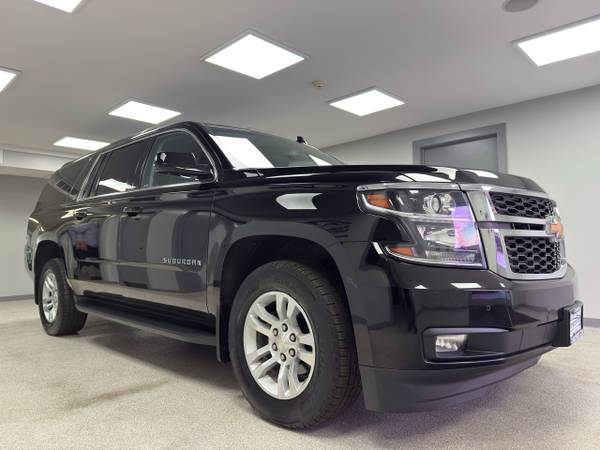 2019 Chevrolet Suburban LT 4WD - $27,495 (Streamwood, IL)63618953329537123