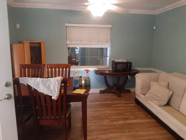$1,400 / 2br - 2 bedroom efficiency for rent (Pine Crest/ Richmond Heights)64049281486467121