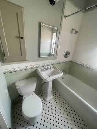 $1,195 / 2br - Bright and open 2-bed, 1-bath end unit condo Close to Park & Hospital (1435 Lomita Blvd #101 Harbor City, CA)64035737820034121