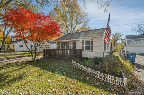 Come home, kick off your shoes Home in Waterford Charter Township. 3 Beds, 1 Bat 1