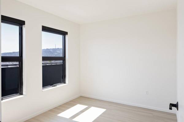 $2,499 / 1br - 685ft2 - Luxurious Living: 1 BR/1 BA with Gas Appliances & High Ceilings (Central Eastside)64039059860226122