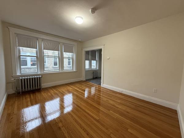 $2,550 / 1br - Affordable Boylston St 1 Bedroom Steps away from Fenway Park! (Fenway)63856228989697120