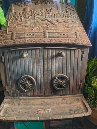 Very heavy, beautiful detailed wood burning stove 1
