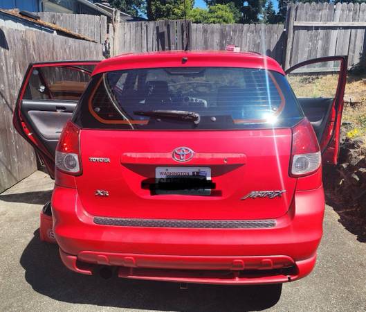 2004 toyota matrix XR - rojo hatch - $2,900 (Tacoma)63623561562371121