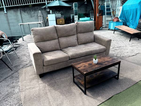 Beautiful tan couch- seats 3 - delivery available 1