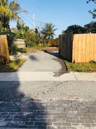 $550 / 2500ft2 - PRIVATE LOT FOR RENT - FULLY FENCED (POMPANO BEACH, FL)64001849532033121