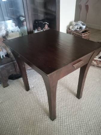 MESA LATERAL DE MADERA RÚSTICA HAMMARY - $40 (brentwood / oakley)63471475585537124