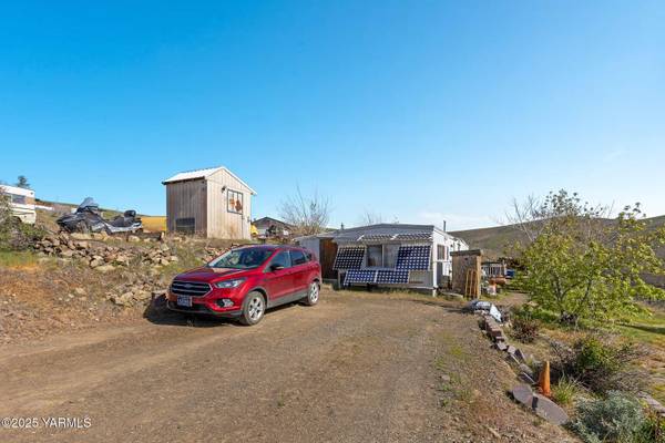 $150,000 / 2br - 840ft2 - 100% OFF GRID LIVING! (Yakima)64319760103427122