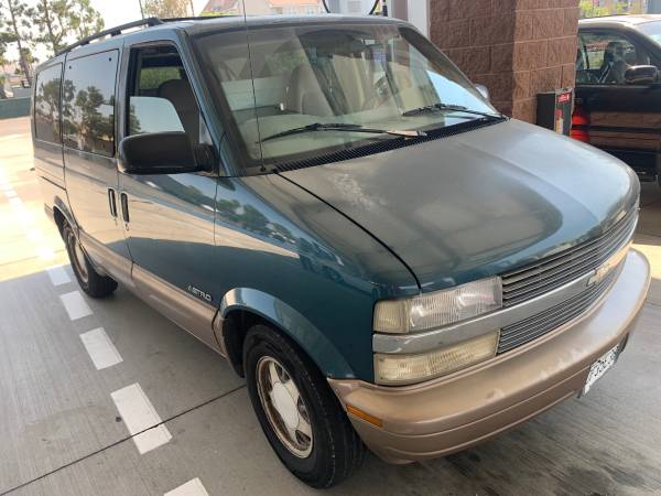 2000 chevy astro 8 pasajeros 99k millas - $4.500 (Monterey Park)63470894266627123