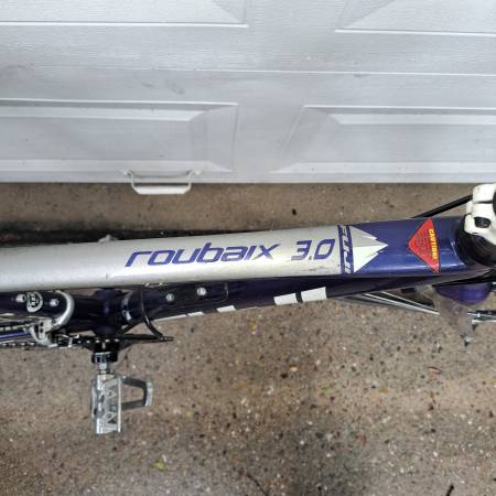 Fuji Road Bike Bonded Carbon Roubaix 3.0 - $60062935640751745124