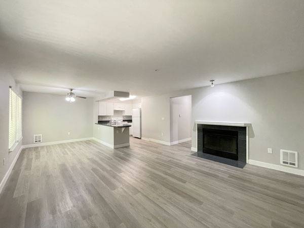 $2,900 / 2br - 1089ft2 - 2/bd 2/ba apt, Bellevue, Patio with BONUS storage, Modern kitchen, W/D (Redmond/Bellevue/Microsoft)63874305078403120