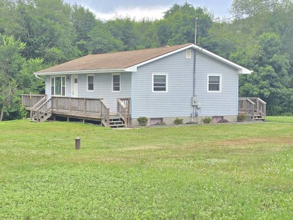 $494,900 / 3 hab - 1200 pies² - Rancho en el campo, con $30,000 en mejoras. (North Stonington)63348339916801121