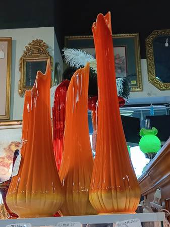 Mid Century Bittersweet Swung Stretch Vases 1