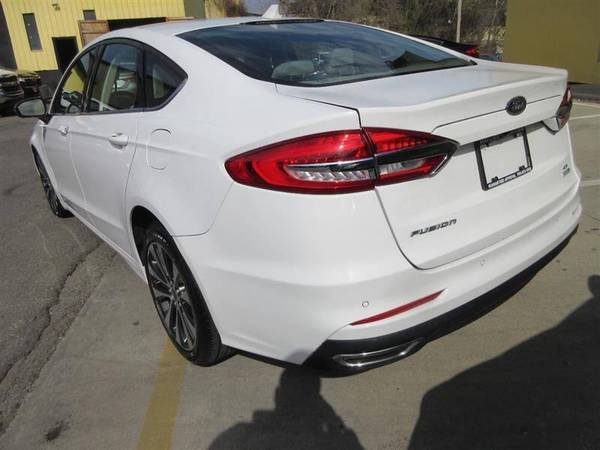 2019 Ford Fusion SE AWD 4 puertas sedán LLAME O ENVÍE UN MENSAJE HOY - $17,995 (+ House of Kars)63439999281153121