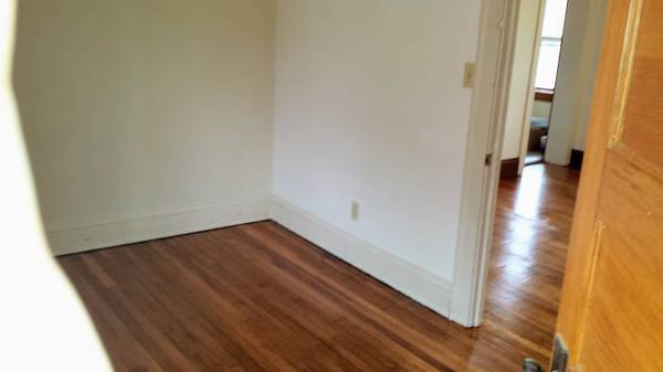 $1,425 / 2br - 1000ft2 - Ohio City 2 Bdrm Up Appliances Parking Available Sept.2nd (Ohio City , W.44th)63939131353218123