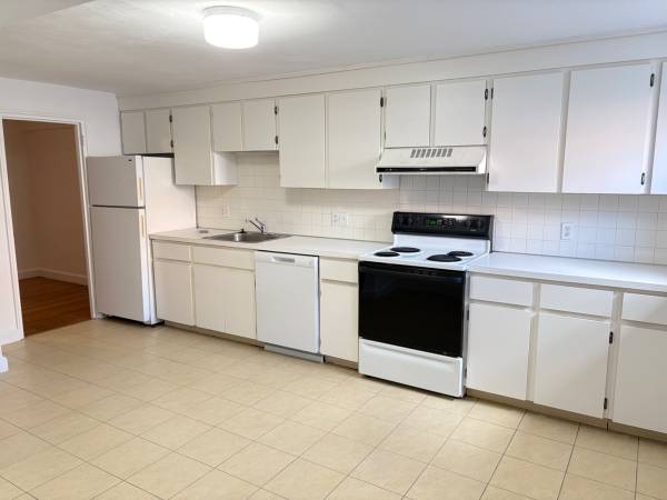 $2,750 / 2br - ☀️NO LAST - NO SEC - NO FEE || NEWTON CORNER 2 BED || HEAT/HW/PRKG ☀️ (NEWTON)63996405780226122