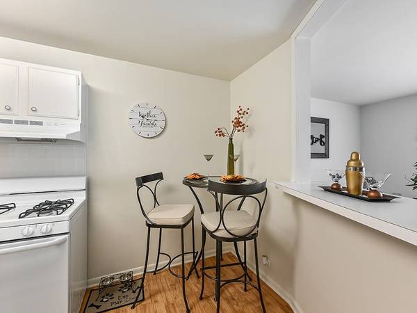 $1,315 / 2br - 890ft2 - Always Fresh. Forever Original. (1610 Sunset Ave, Waukegan, IL)63846716675585121