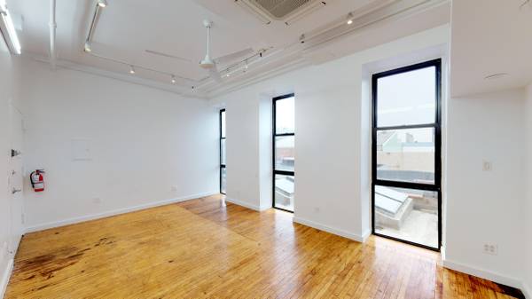 $1,800 / 300ft2 - OFICINA DE ARTE, MASAJE, ESTÉTICA Y TATUAJE 2J (Greenpoint Brooklyn)63689827058051122