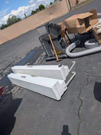 2 cajas de herramientas Knaack WeatherGuard de 2,87 pulgadas con llaves - $590 (Tracy)63471027727873122