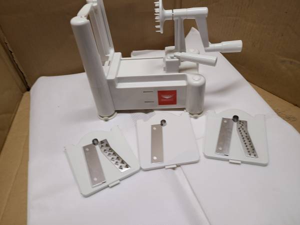 Spiral Vegetable Slice made by PADERNO 1