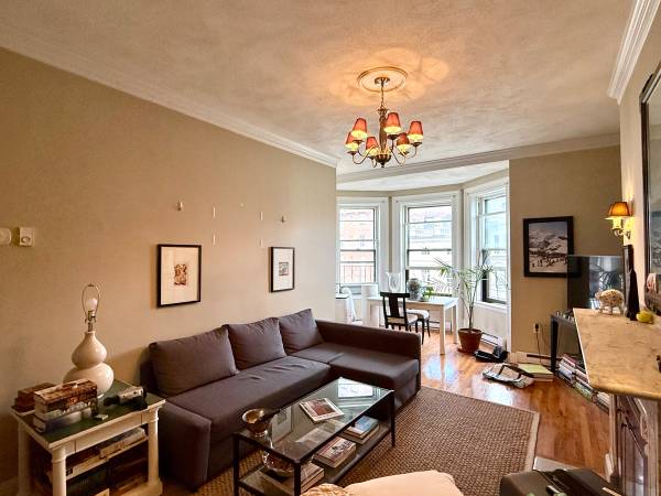 $3,100 / 1br - 600ft2 - Back Bay 1 bed ~ Renovated, Laundry in Bldg, Avl NOW (Boston - Back Bay - Beacon St)63863137135105123
