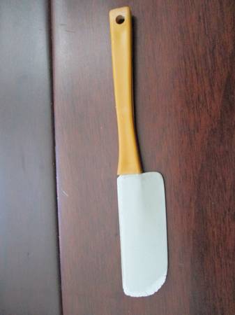 Small yellow handled spatula - 50 cents 1