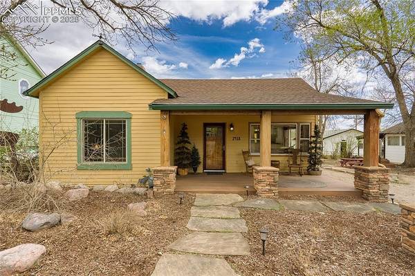 $1,600 / 2br - 1614ft2 - Lodge-Style 2BR Near Bear Creek Nature Center, 1,614 sqft (Old Colorado City)63687101623939121