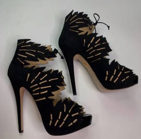 DISEÑO AUTÉNTICO DE CHARLOTTE OLYMPIA 'EVE' TACOS/BOOTIES NEGROS CON FUNDAS DE POLVO - $115 (Puyallup)63435982396673124
