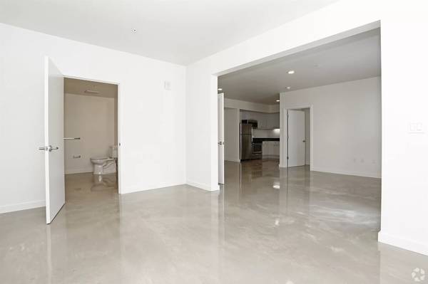 $800 Spacious 1 bedroom, 1 bathroom studio in Williamsburg (Williamsburg, NY)64023716215682121