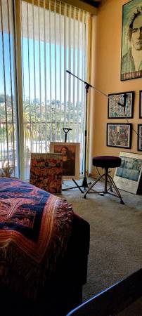 $775 / 1br - 400ft2 - ***COMPARTIR HABITACIÓN DE APARTAMENTO / INVITADO ÁTICO HOLLYWOOD HILLS*** (HOLLYWOOD HILLS)63953074831747121