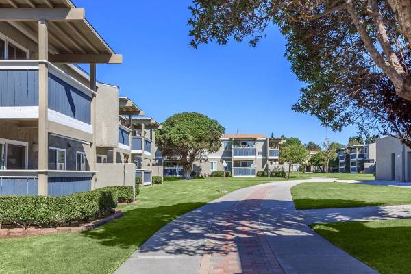 $2,725 / 2br - 962ft2 - Renovated 2 Bed, 2 Bath with Stainless Appliances in Ventura, CA! (Ventura)63800496640641120