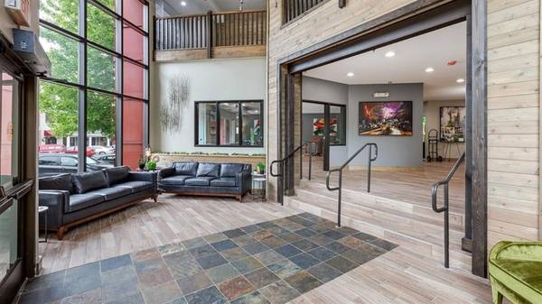 $1,385 / 1br - 790ft2 - Individual Climate Control, Private Balcony, Cable Ready (110 E 1st St, Chaska, MN)64003957839105121