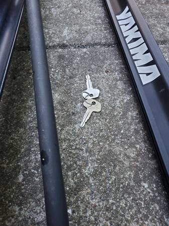 2 Yakima LockJaw Upright Rooftop Bike Carrier Rack Round Bar Mounts - $200 (alameda)63471455456515122