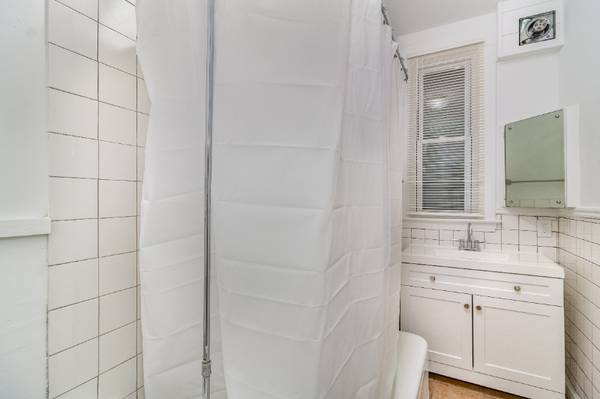 $1700.00 / 2br - 1150ft2 - Newly Refurbished 2+ Bed, 1 Bath Unit on Bryant & 35th | Available imm64003961354625124