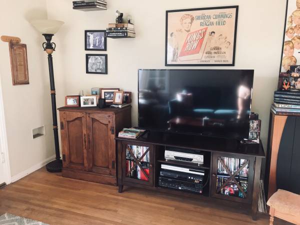 SHARED Male-only Bungalow in Santa Monica 1