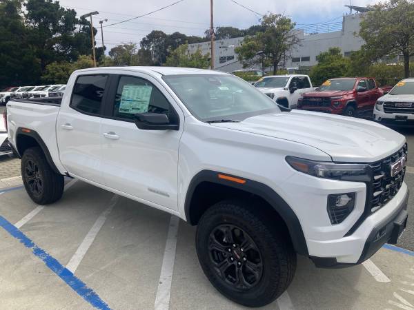 Brand New 2025 GMC Canyon 4WD Crew Cab Elevation - White - $45,800 (richmond / point / annex)63470898791427122