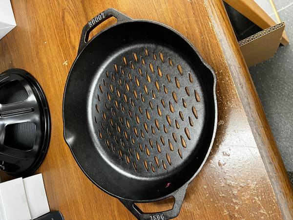 Lodge Cast Iron, 12" Veggie Pan 1