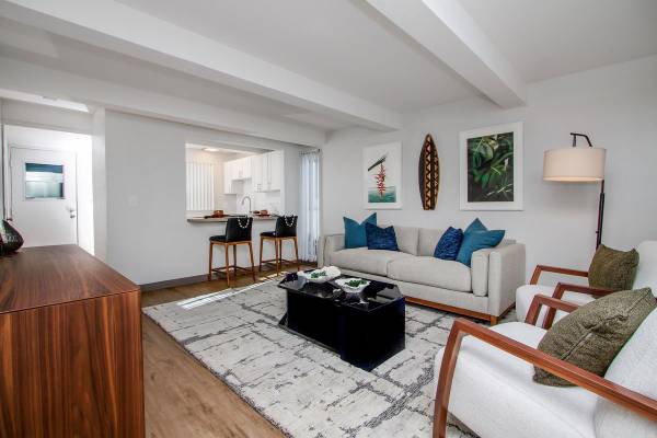 $2,690 / 2br - Pet friendly with a Dog park, Back Door Porch, Entry Screen Doors (Waipahu)63686653719041120