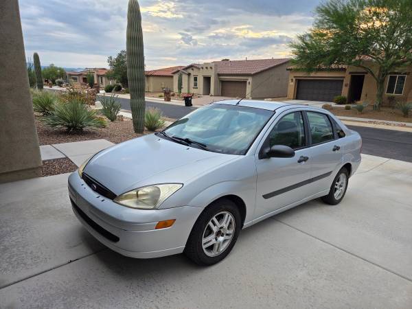 2000 Ford Focus LX 1