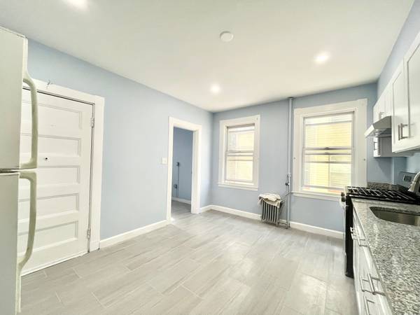 $1,000 / 3br - No Fee! 2 Large Bedrooms for Rent. Heat Included. Brand New Kitchen! (Brighton)63863136706307123