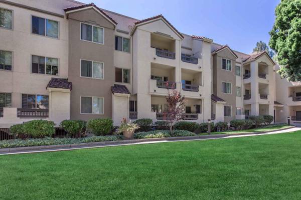 $2,715 / 2br - 800ft2 - Wood Burning Fireplace, 2/bd, Located in San Jose (san jose west)63682779319683120
