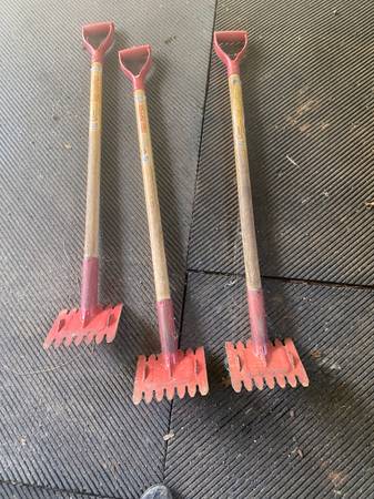 Red ripper shovels 1