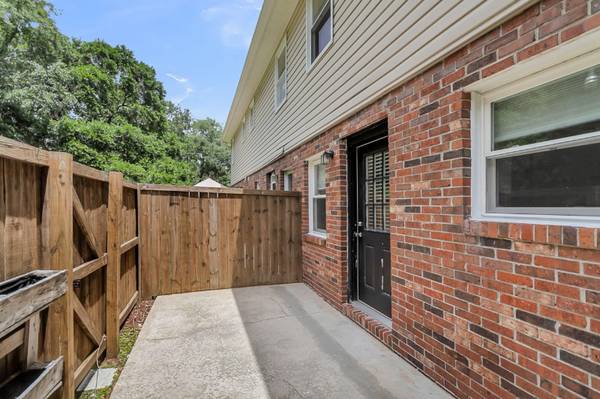 $1850.00 / 2br - 900ft2 - October Special Split Security Deposit $1775 into two payments Frist a64016104537474123